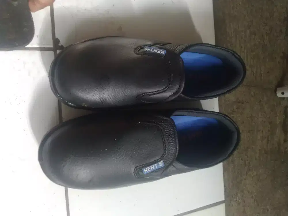 Sepatu safety merk KENT