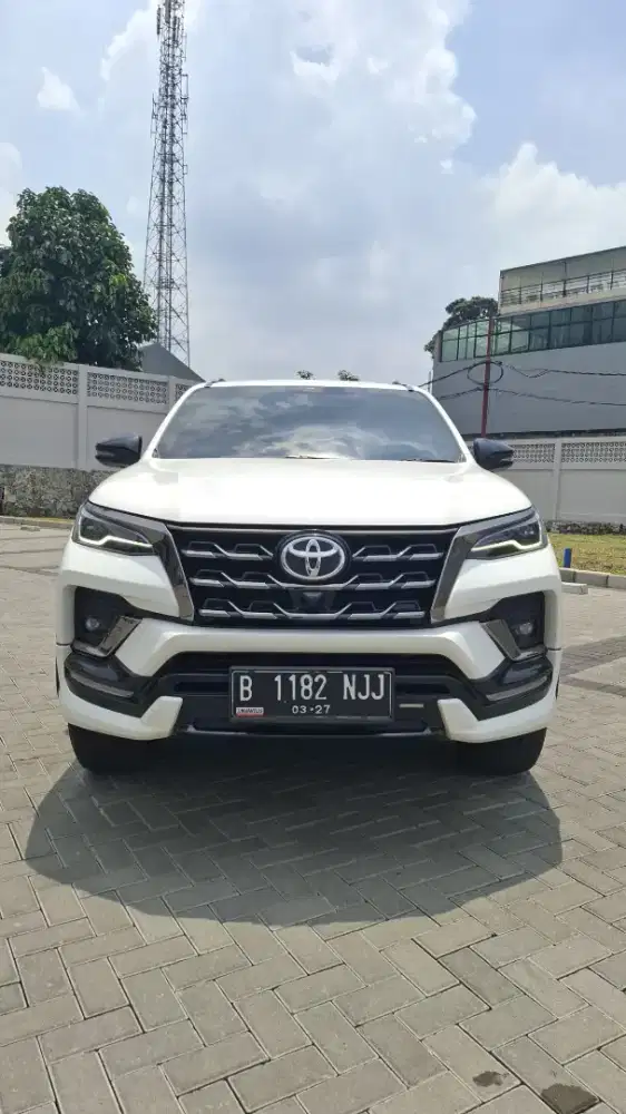 Fortuner VRZ GR 2.8 AT 2022 putih KM 45rb