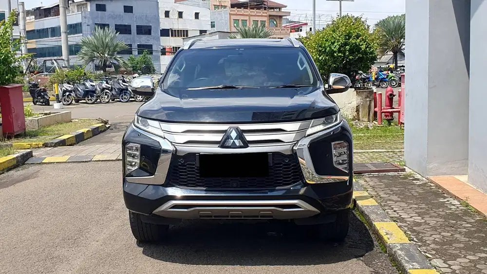 Mitsubishi Pajero Sport Dakar Ultimate 4x4 AWD Sunroof 2022 Like New