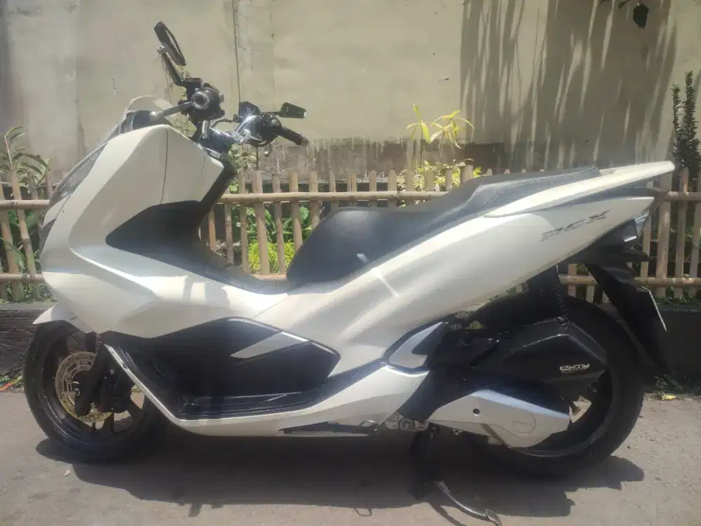PCX 2018 150 CBS putih