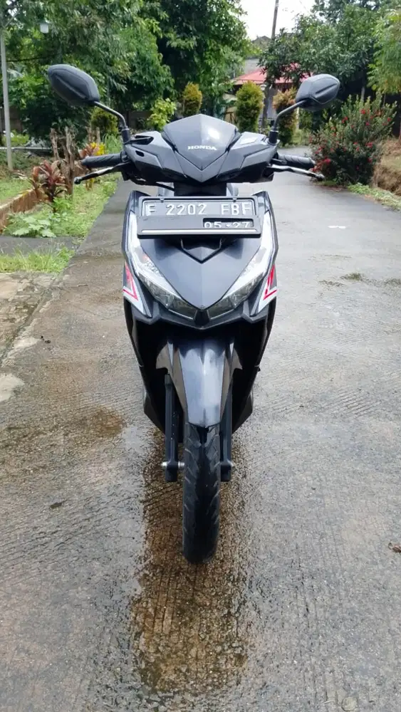 Nia:VARIO 125 OLD PAJAK HIDUP SS LENGKAP DP 1.9JT