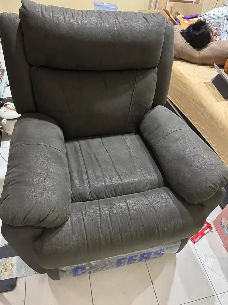 Sofa cheers - beli di informa - jarang pakai dan diruangan AC saja