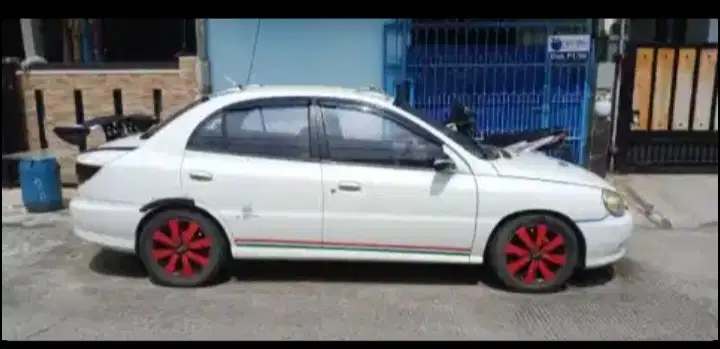 KIA Rio MT Tahun 2005 Warna Putih 1.5cc
