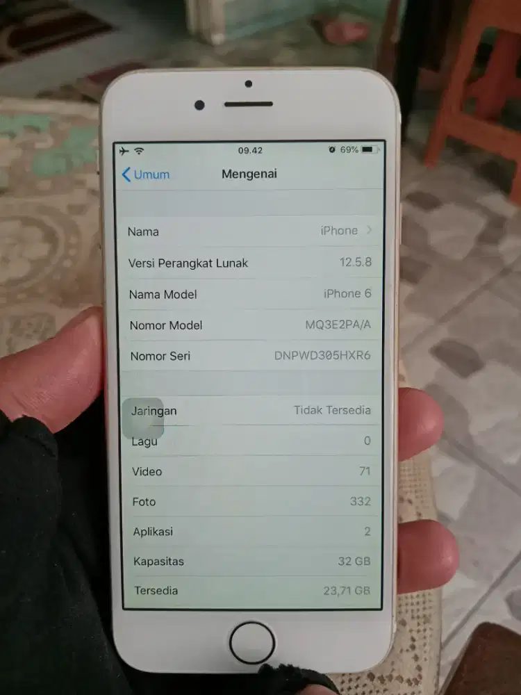 iPhone 6 32GB warna Gold.