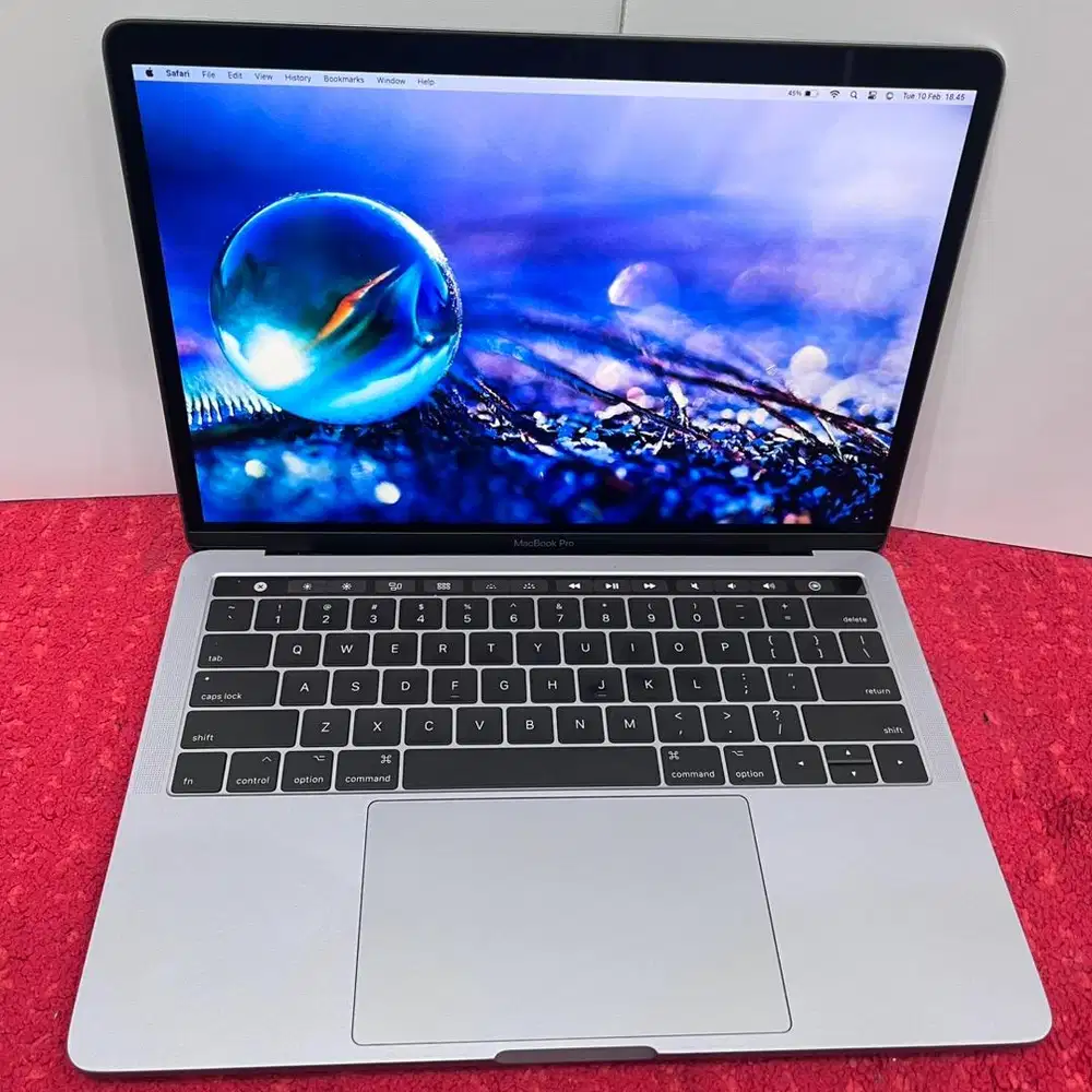 Macbook Pro 13 inch, 2017 Four Thunderbolt 3 Ports