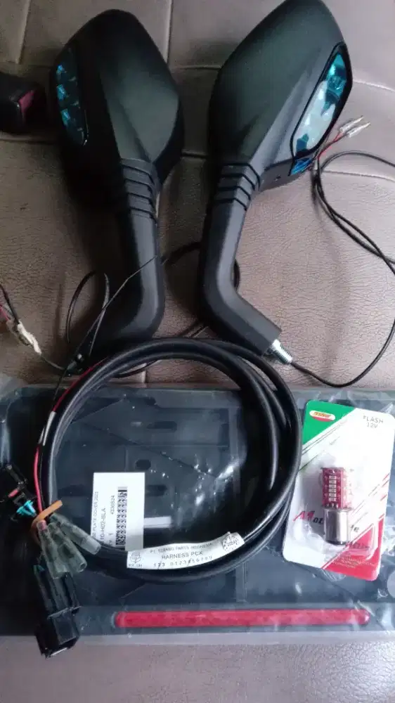 Di jual spion lampu + tempat plat nomer+ bohlamp rem LED ( PCX, VARIO)