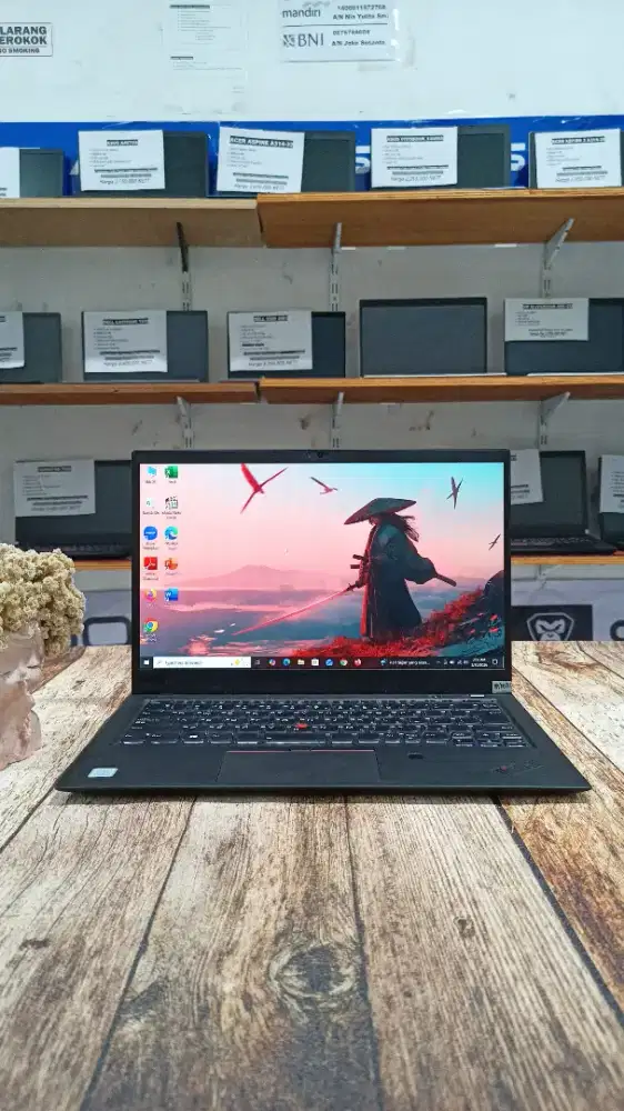 Laptop bekas Lenovo Thinkpad X1 Carbon Intel core i5-Gen8 Ram 8 GB