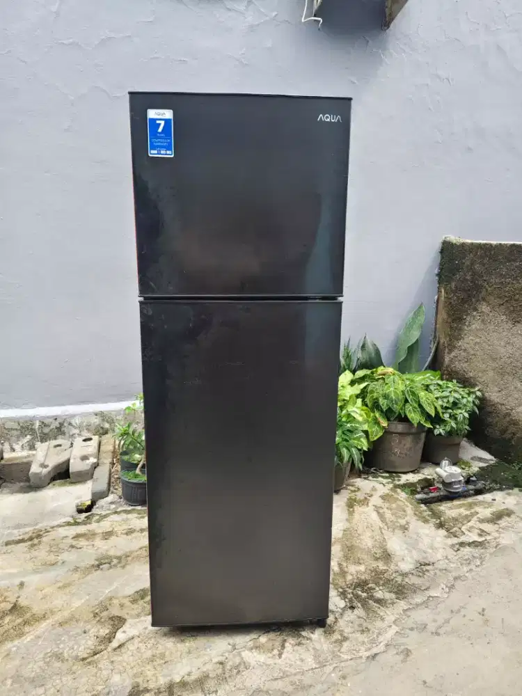 Kulkas 2 pintu merk AQUA