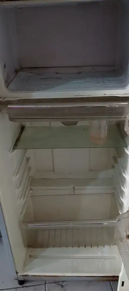 Kulkas Polytron bekas