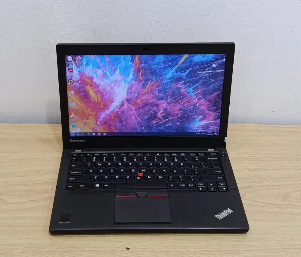 Lenovo Thinkpad X250/ Prosesor Intel Core i3-5010U/ RAM 4GB SSD 128GB