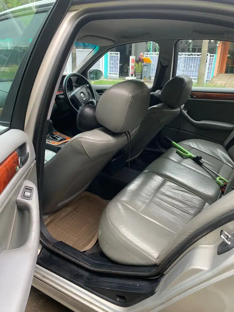 BMW 320i 2001 Bensin