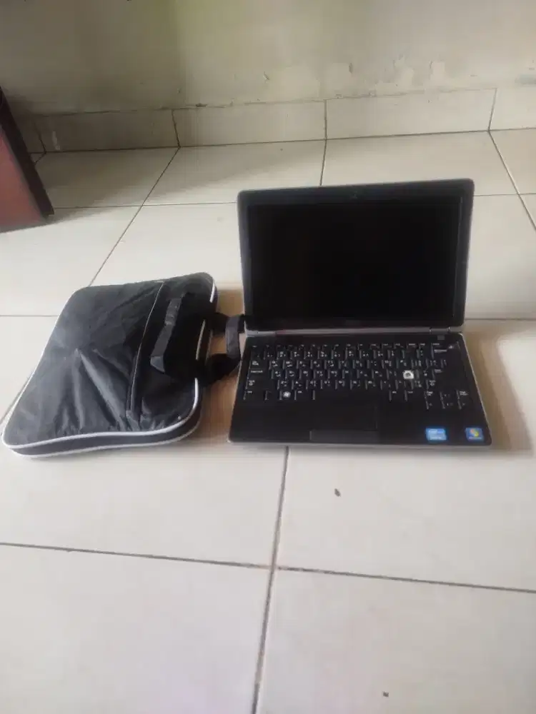 Laptop dell 14in Tipis murah & kondisinya mati