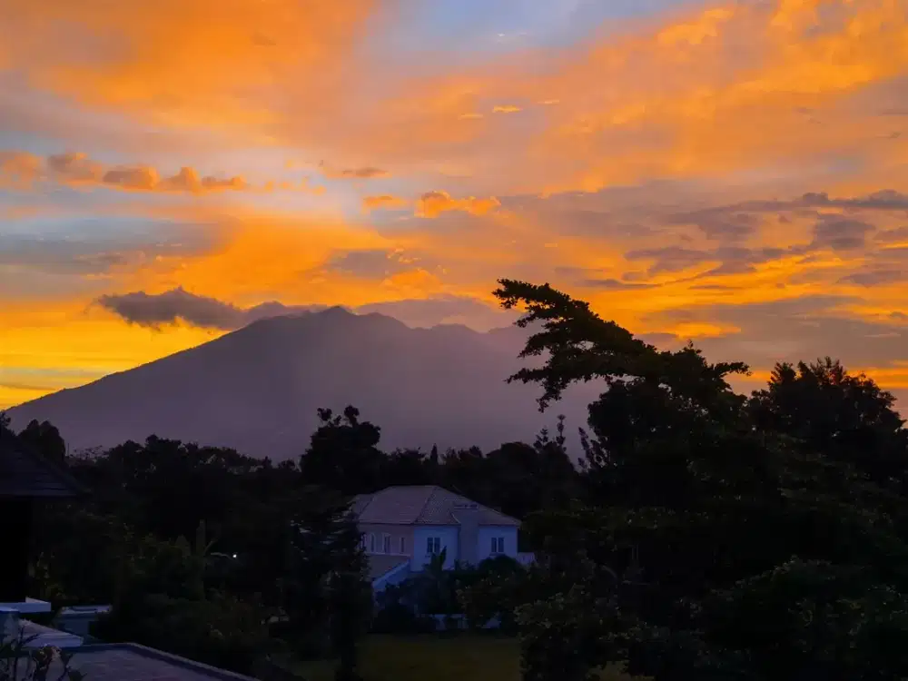 Villa Mewah Furnished, Ada Pool, View Bagus di Rancamaya Bogor