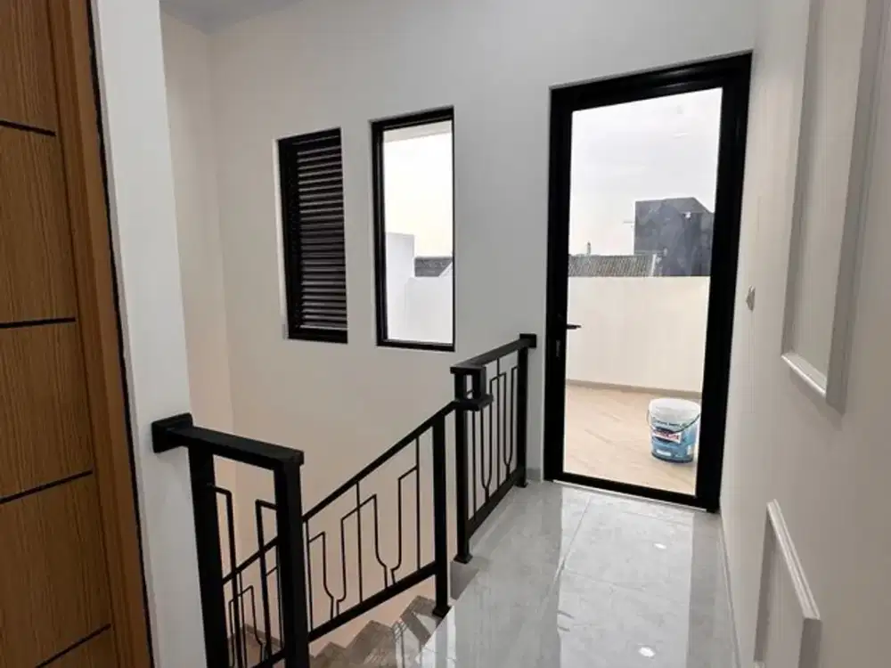 Rumah Baru, Sisa 1 Unit Banyak Promo, Lokasi Bagus di Daerah Duri Kepa