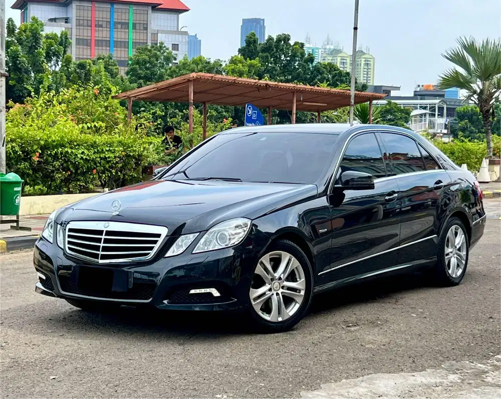 MERCEDES BENZ E250 AVANTGARDE CGI TAHUN 2010