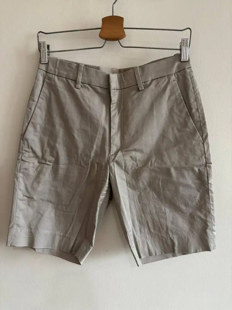 Celana Pendek Uniqlo Stretch Slim Fit - Beige