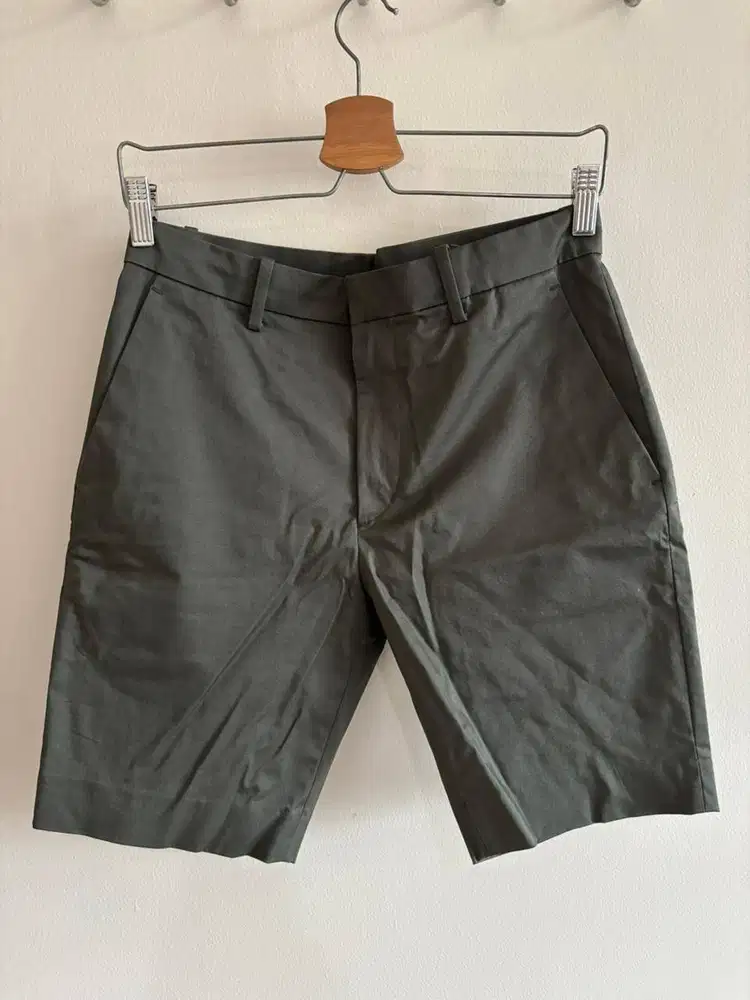 Celana Pendek Uniqlo Stretch Slim Fit - Olive