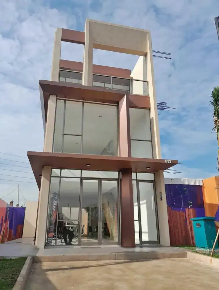 Ruko 3 lantai di jalan boulevard lokasi strategis harga teman sejati