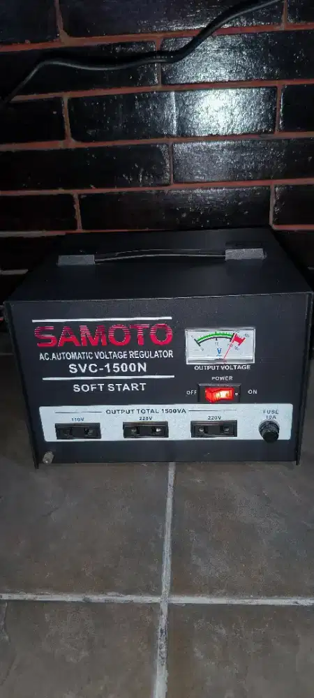 Voltage Regulator / Stabilizer SAMOTO SVC-1500N