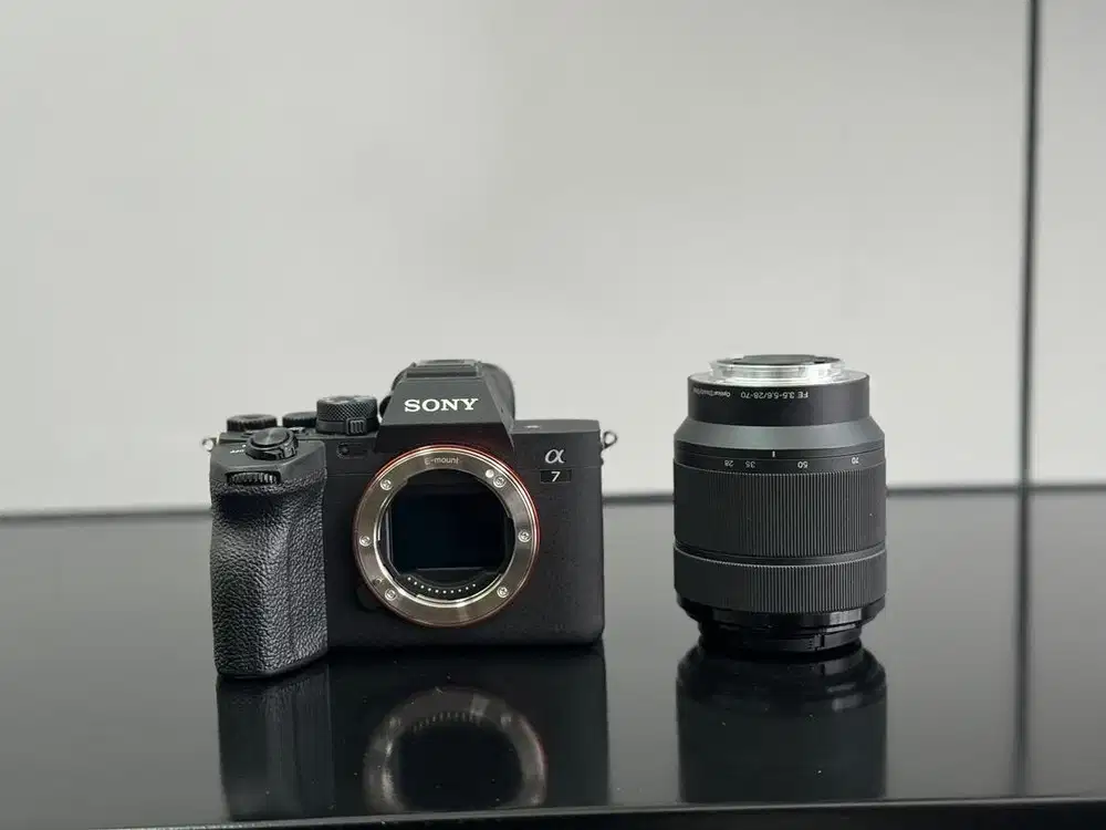 Sony A7IV / ILCE-7M4 Kit Lensa 28-70 mm
