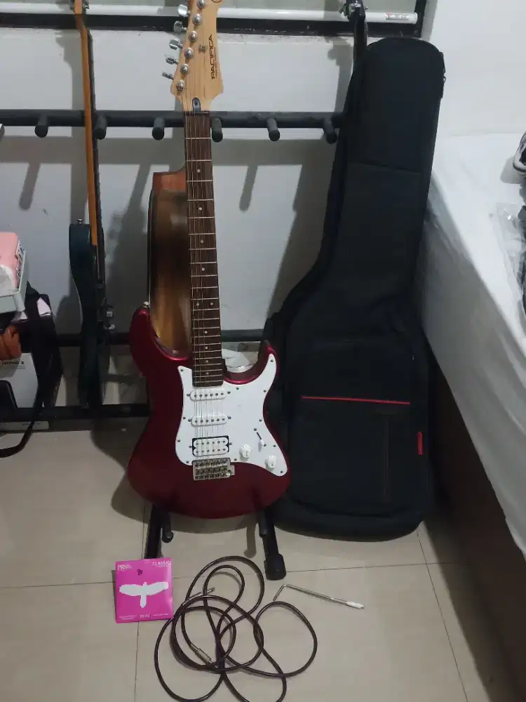 Gitar yamaha pacifica 112j