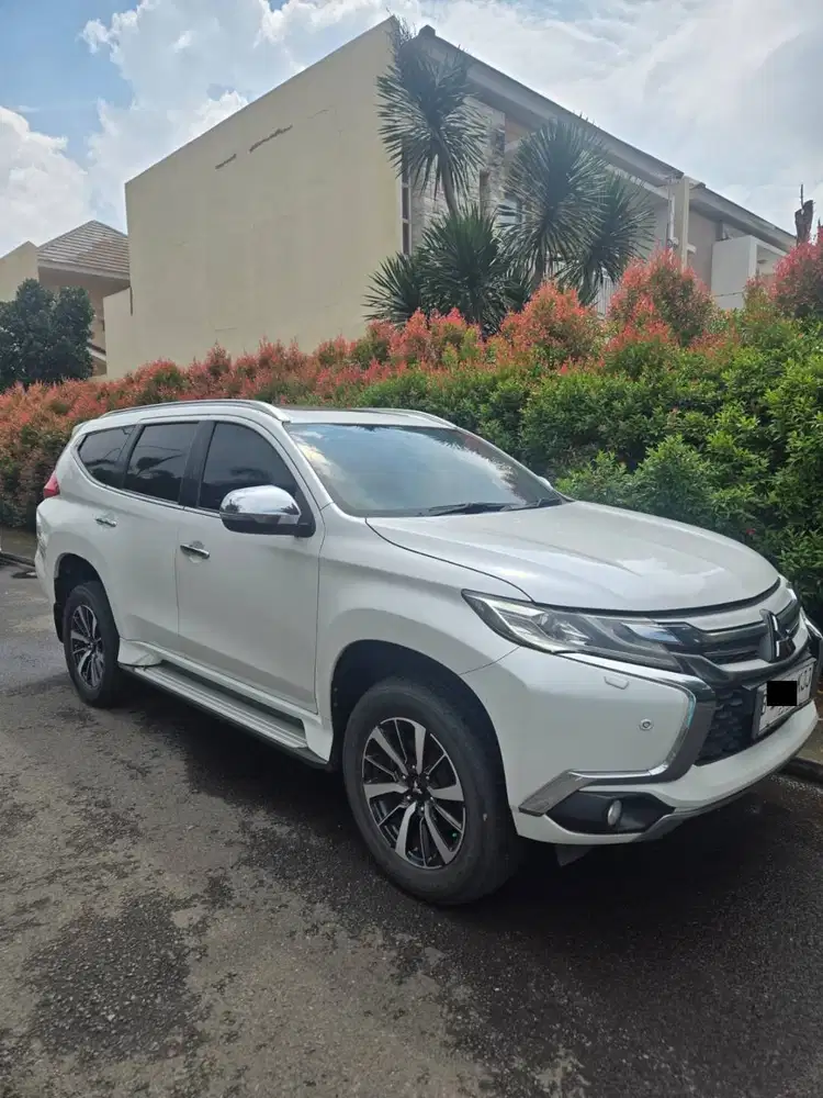 Mitsubishi Pajero Sport Dakar 4x2 AT 2017 | Putih | Tangan Pertama