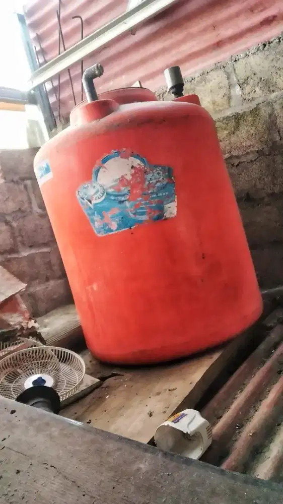 Bak tandon atau toren air PINGUIN 300liter