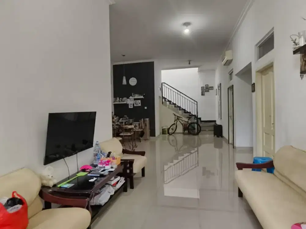 DIJUAL RUMAH CANTIK FULL RENOVASI 2 LANTAI DEPAN TAMAN JARANG ADA DI CITRA GARDEN 3