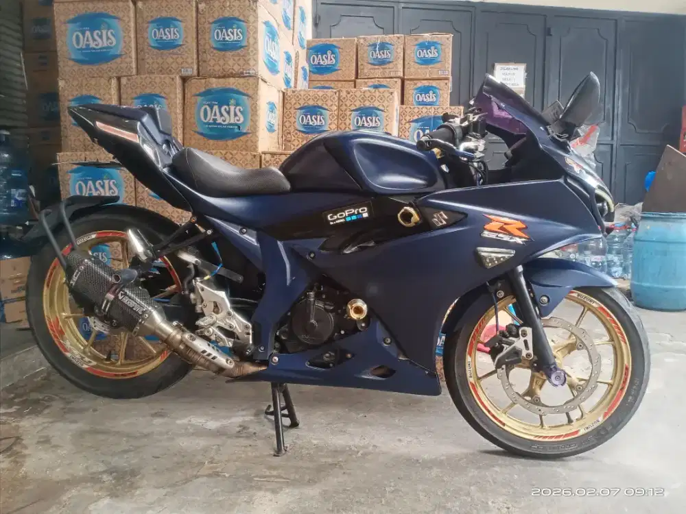 Suzuki GSX R150 blue matte