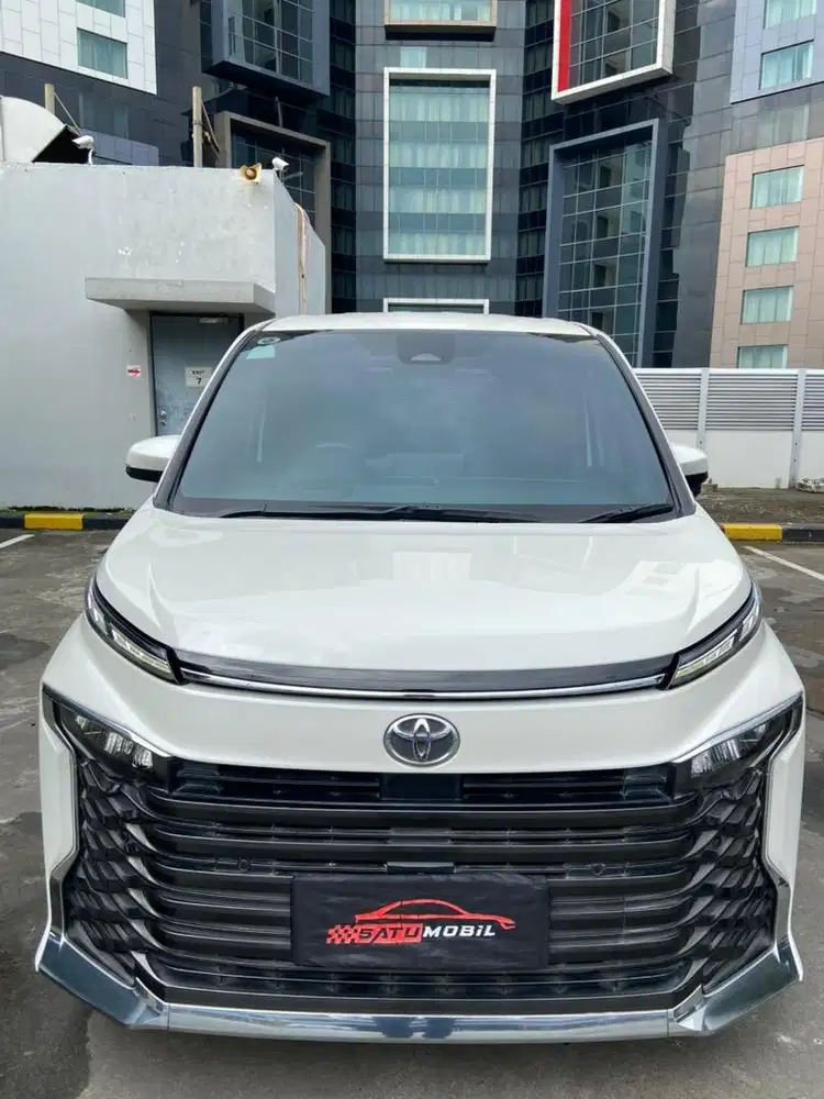 Toyota Voxy 2023
