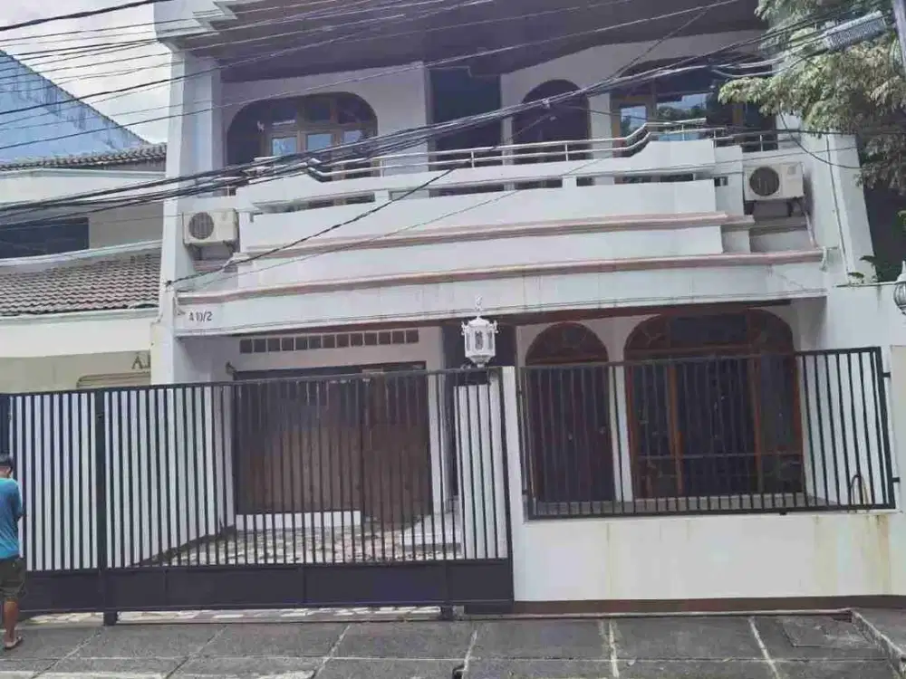 Rumah Baru 2,5 Lantai Furnish Taman Aries Jakarta Barat