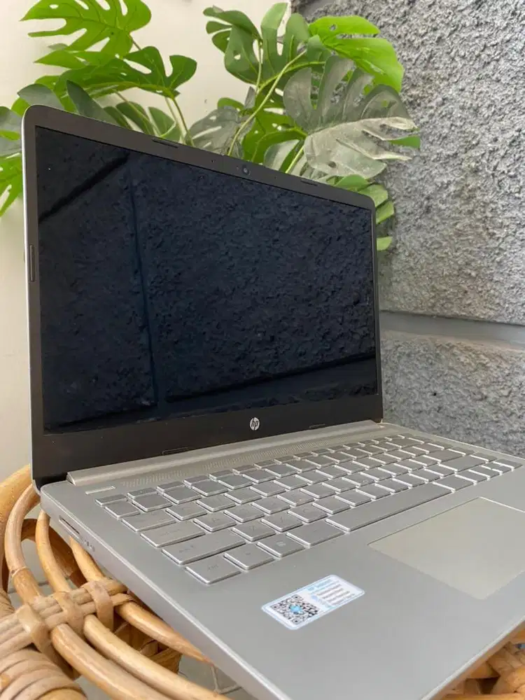 DI JUAL LAPTOP SECOND LIKE NEW !!! DIJUAL 7.500.000 ,-  !
