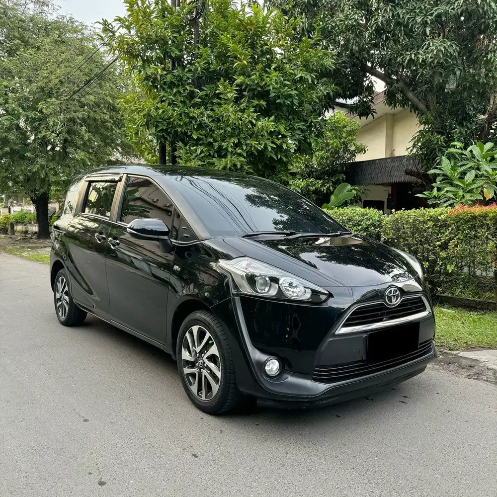 (DP10JT) Toyota Sienta 1.5 V Manual 2017