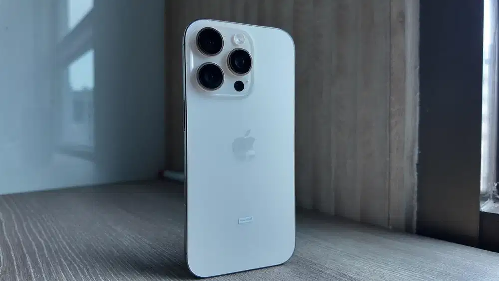 iPhone 16 Pro 256 GB Desert Titanium BliBli