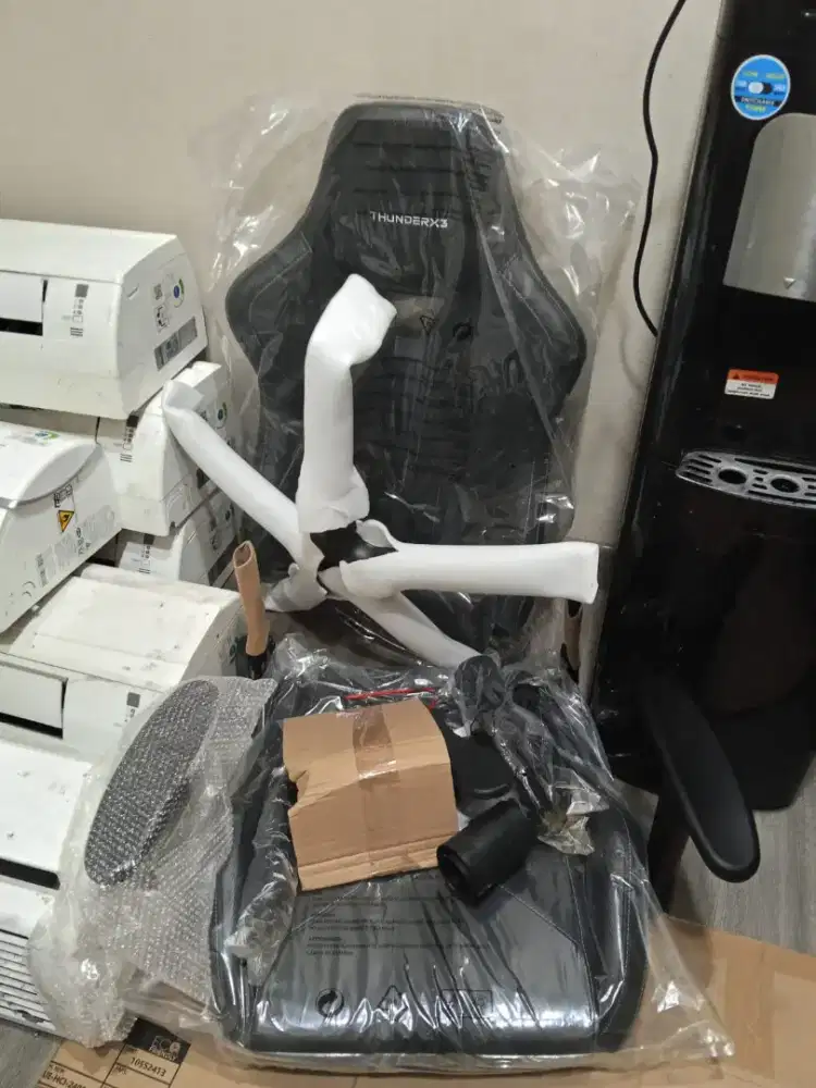 Kursi gaming Thunder x3