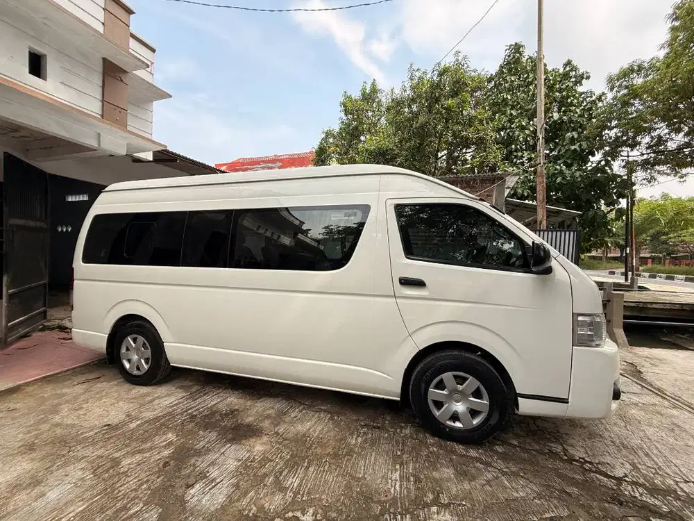 Dijual 2021 Toyota Hiace 2.5 Commuter Putih Terawat