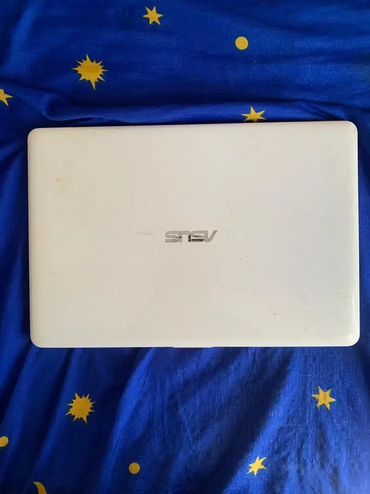Leptop asus E203M
