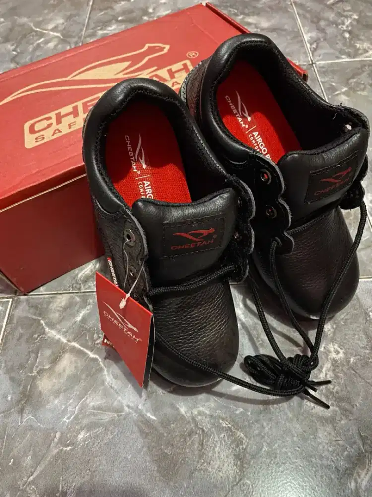 Sepatu safety cheetah