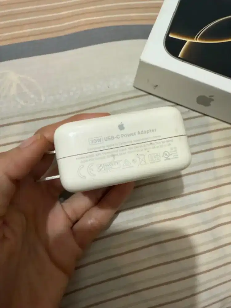 Adaptor charger asli bekas MacBook 30watt type C bisa dipakai d iphone