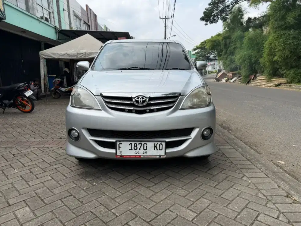 Toyota Avanza 2011 AT Bensin