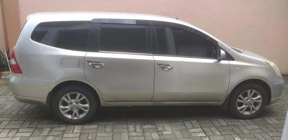Nissan Grand livina 2012 Bensin