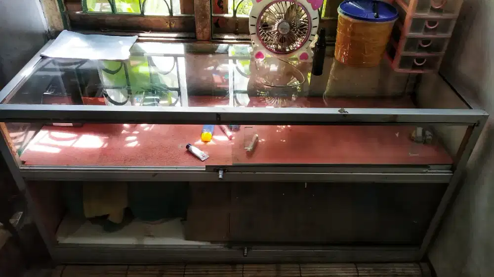 Etalase konter bekas ukuran 150x50x80