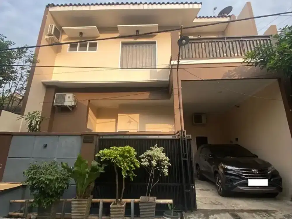 Rumah 4 Kamar 12 Menit ke Grand Galaxy Park LT 135 Hadap Timur J-39947