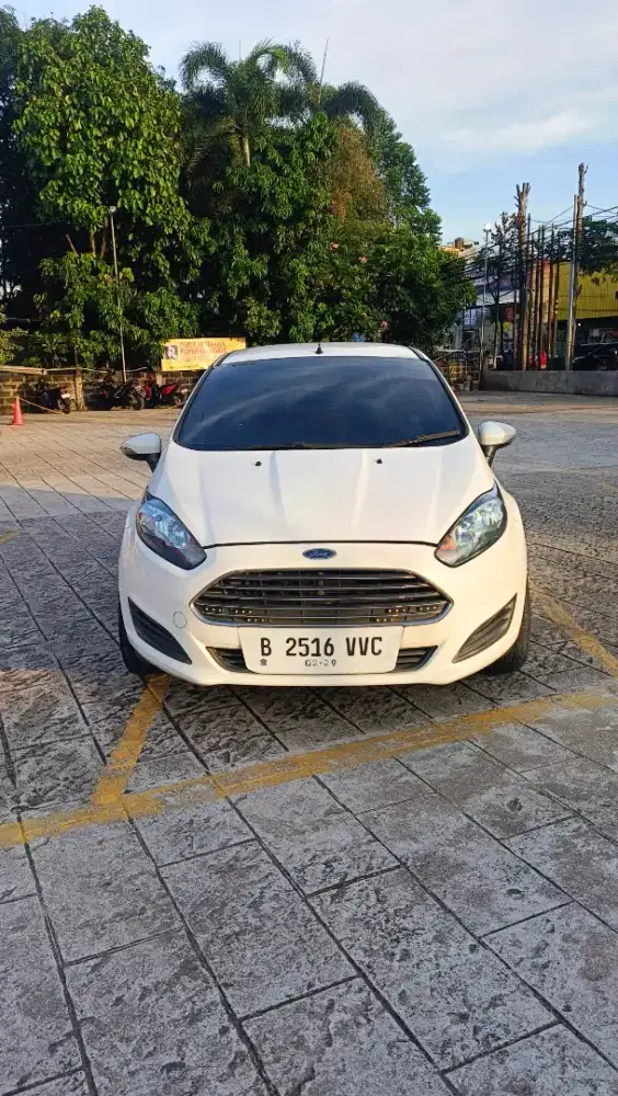 Ford fiesta 2014 Trend 1.5 Putih Karang Tengah