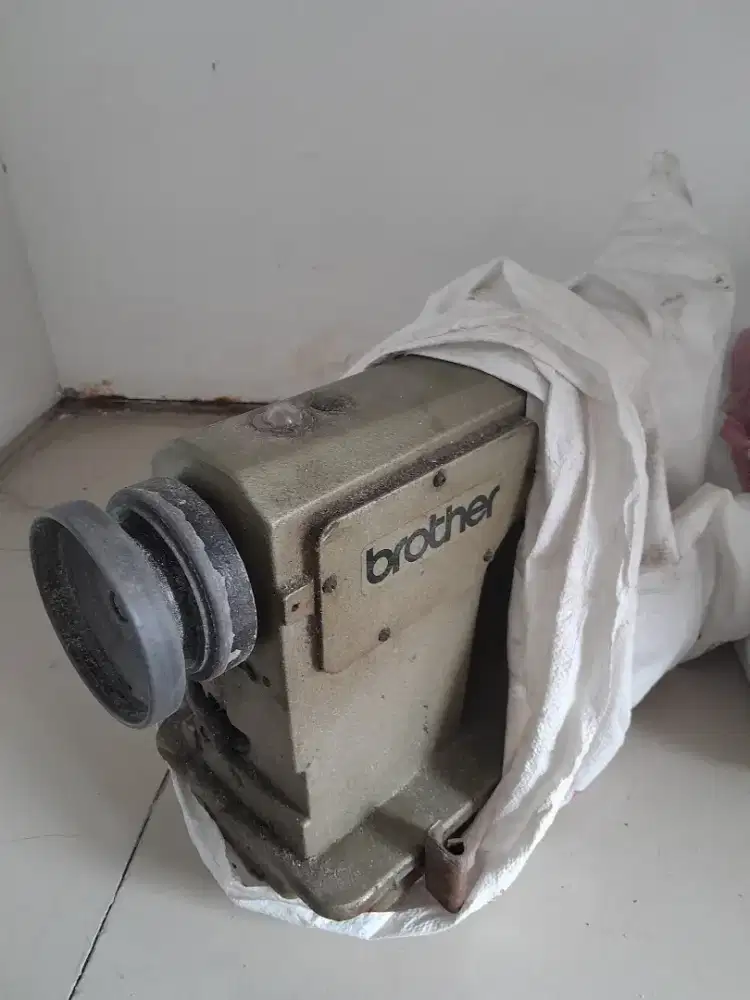 Dijual cepat mesin jahit kain sofa/kursi ex brother ori