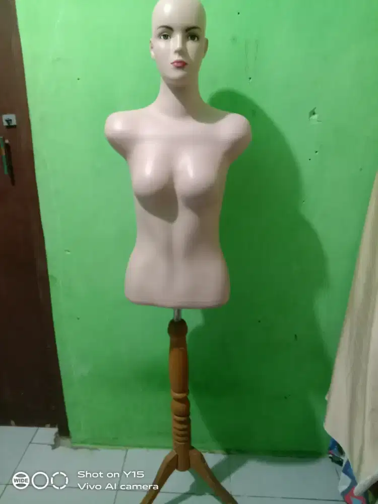 Patung manekin wanita premium komplit dengan tiang penyangga