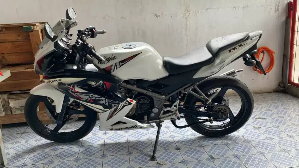 Kawasaki ninja 150 rr new se tgn 1 pajak on original