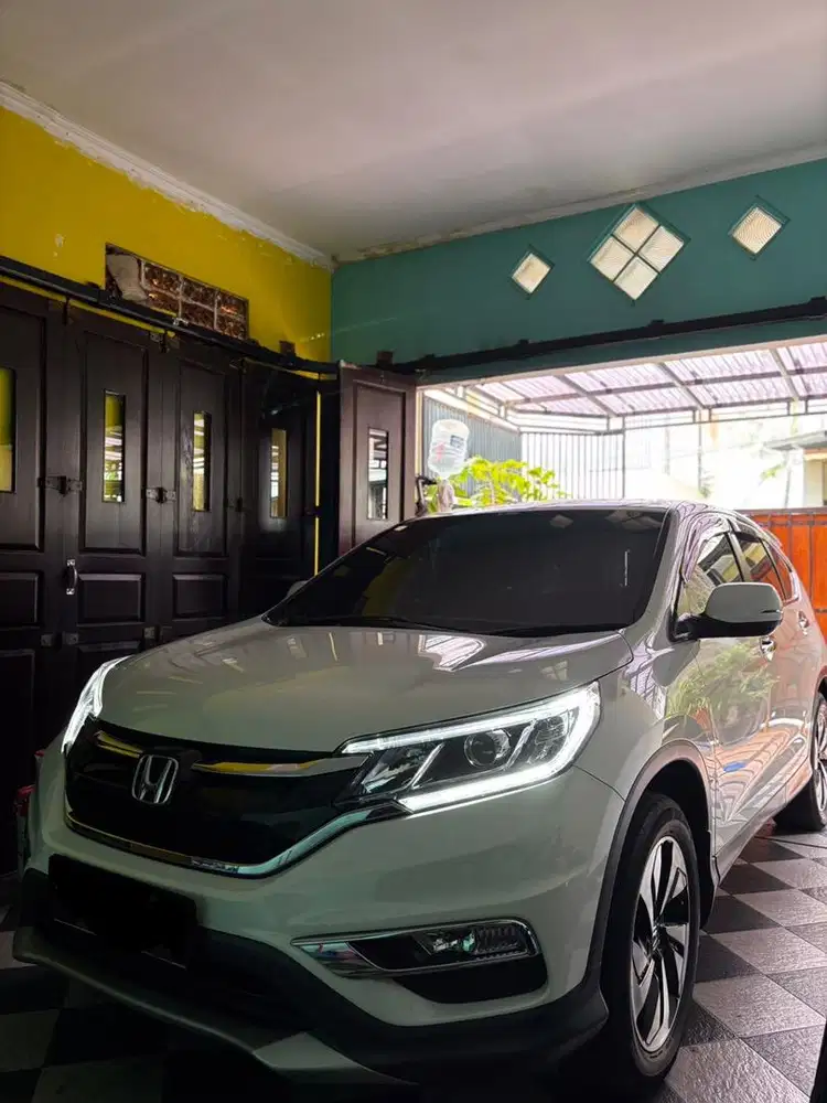 Honda CR-V Prestige 2016 Fender Audio ( tipe tertinggi )  Low KM!!