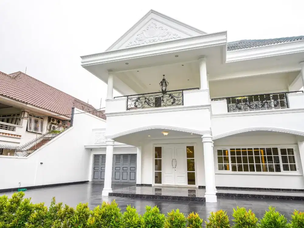 Rumah mewah kemang ada kolam renang dan siap pakai