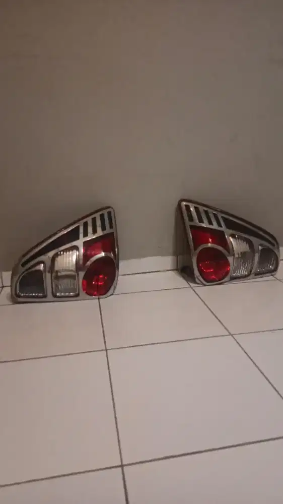 Lampu belakang Terios kiri kanan ori